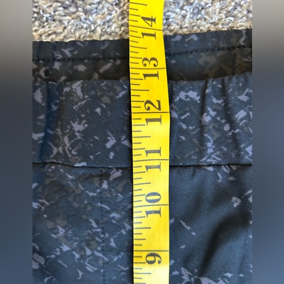 Lane Bryant Women’s Cropped Black/Gray Patterned Pants size 18 - Picture 6 of 9